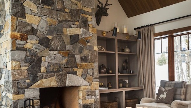 Une maison dans la neige comme un paradis d’hiver — PLANETE DECO a homes world