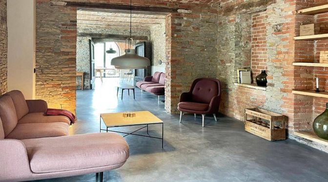 Une maison rénovée avec piscine dans les collines du Piémont — Planète Déco