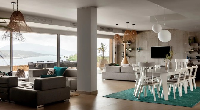 Architecture et décoration contemporaine pour une maison en bord de mer — Planète Déco